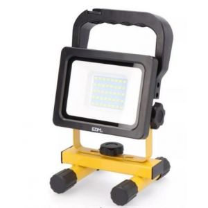 Projetor LED, 20W com 2000 lúmenes. Bateria recarregável.