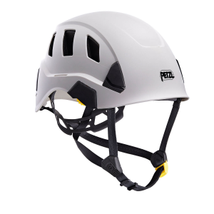 Capacete PETZL Strato Vent, leve e com aperto por fivela.